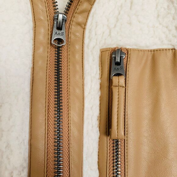 Abercrombie & Fitch A&F Soft Collection Ivory Sherpa Fleece Jacket | Size: S - Picture 3 of 8